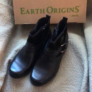 Earth origins leather boots. Size 9.
